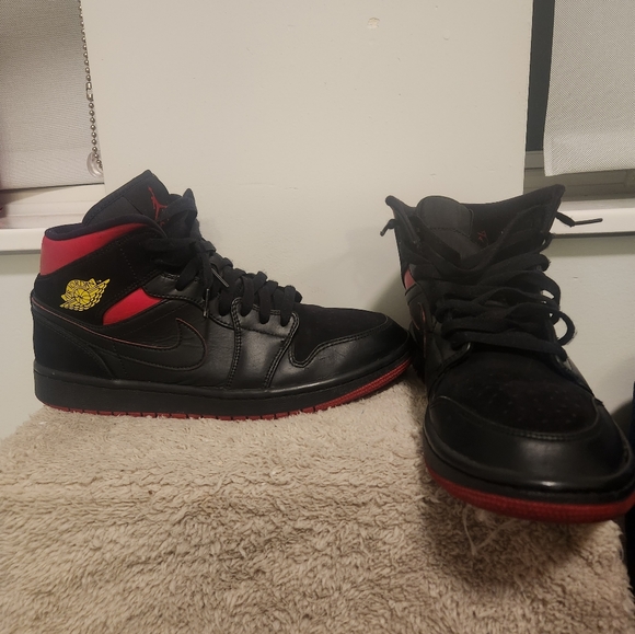 Jordan 1 Mid "Last Shot" Size 8.5 - Picture 3 of 5